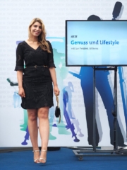 Zu Gast in der Sendung "Genuss und Lifestyle" auf dem Mannheimer Maimarkt. Die Karlsruher Mode- und Lifestyle-Bloggerin Julie en Rose zu Gast beim SWR. © Veronika Merz / Julie en Rose 2017.