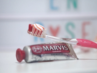 Beautiful Smile - Tipps zur Zahnpflege und für weiße Zähne von der Zahnärztin. © Julie en Rose / Veronika Merz 2017.